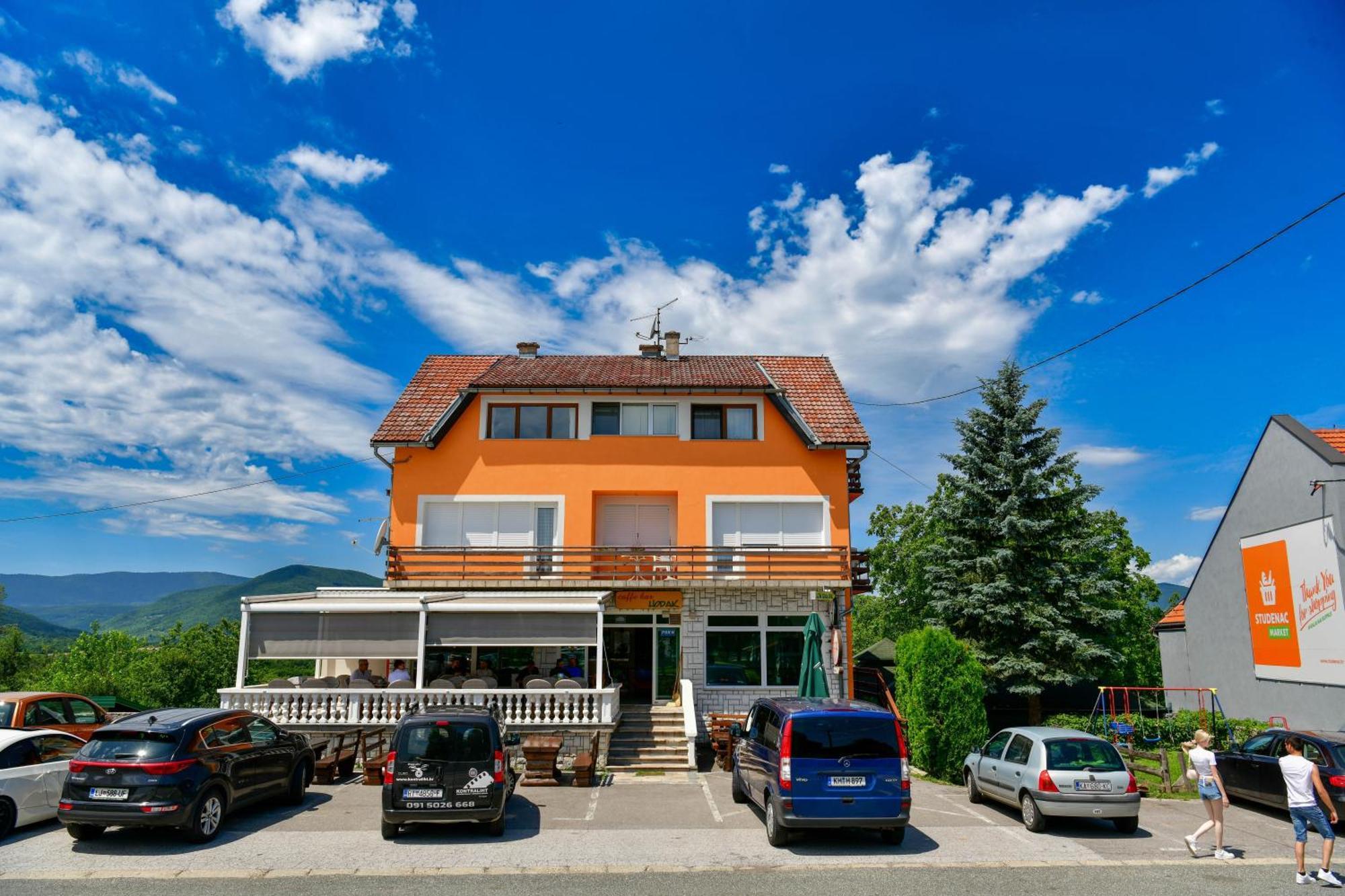 Accommodation "Old Town Dreznik" 拉科维察 外观 照片